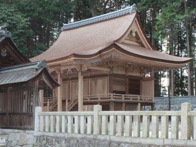 修復された武並神社本殿