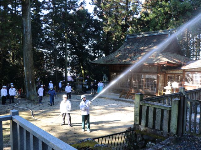 武並神社自衛消防隊による放水訓練