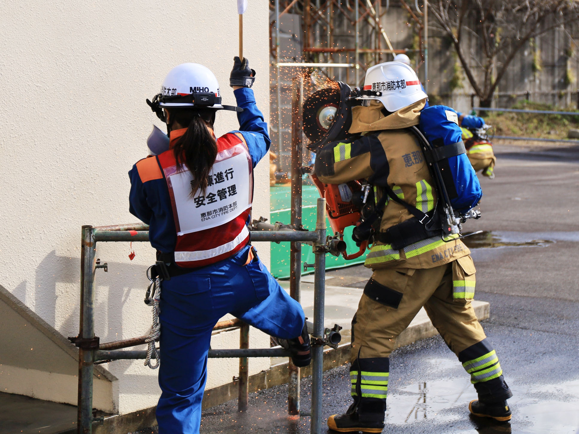 警防技術を発表する消防隊