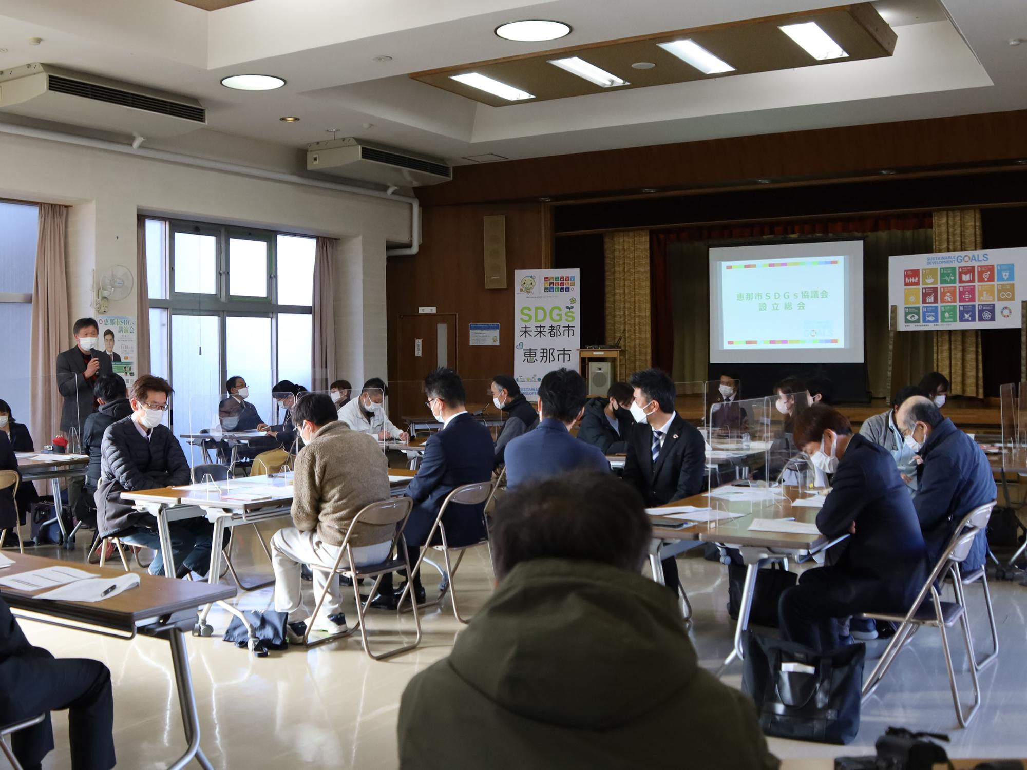 大勢が参加した総会