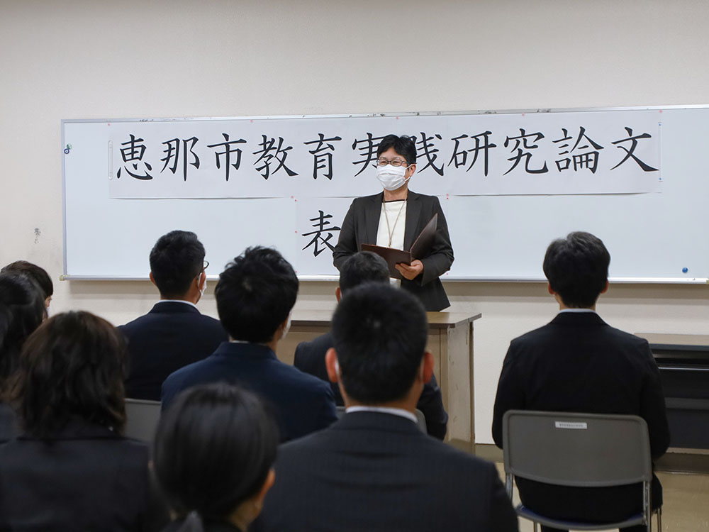 講評する長島小学校の丸山校長