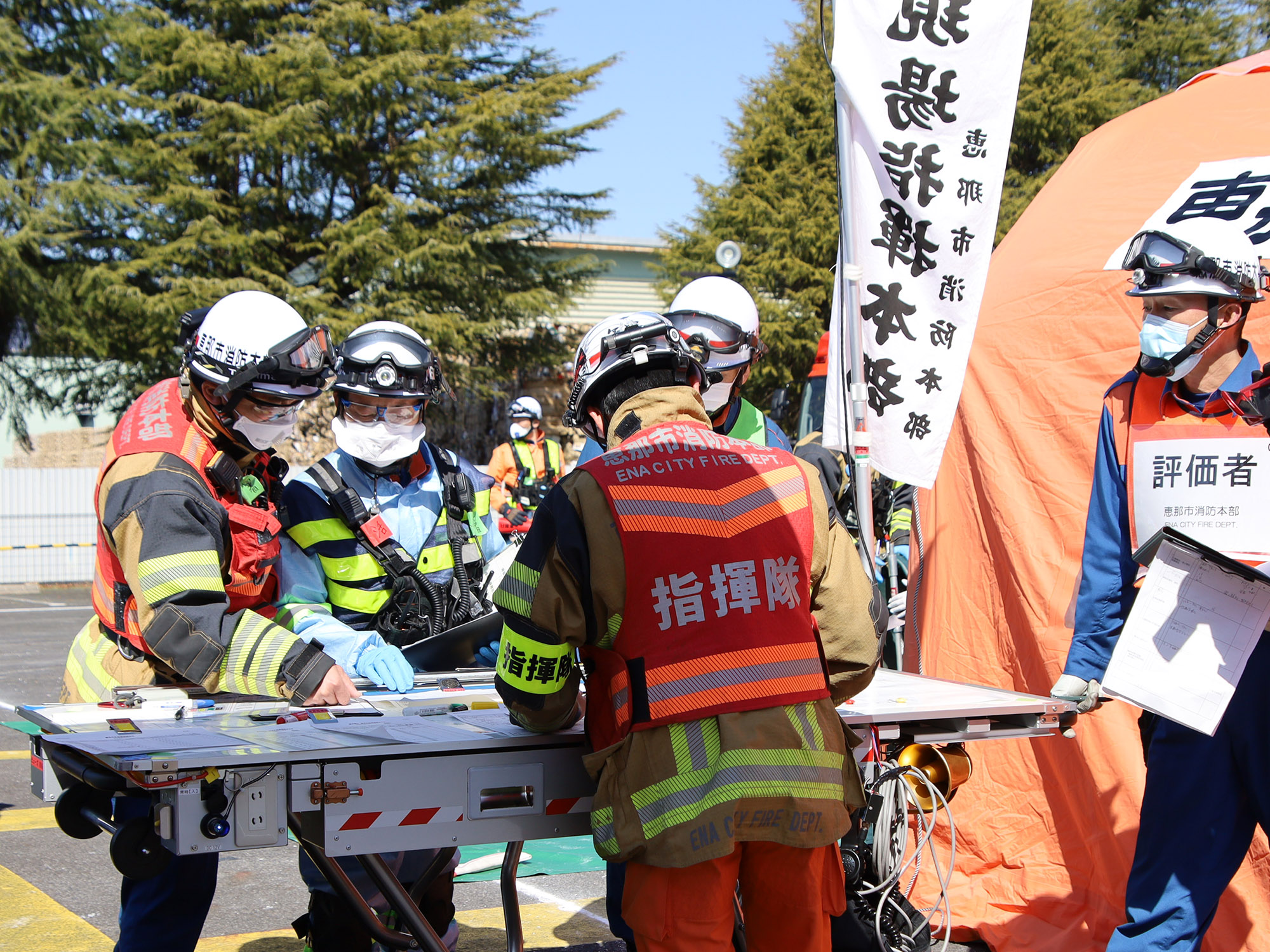 情報が集まる指揮本部