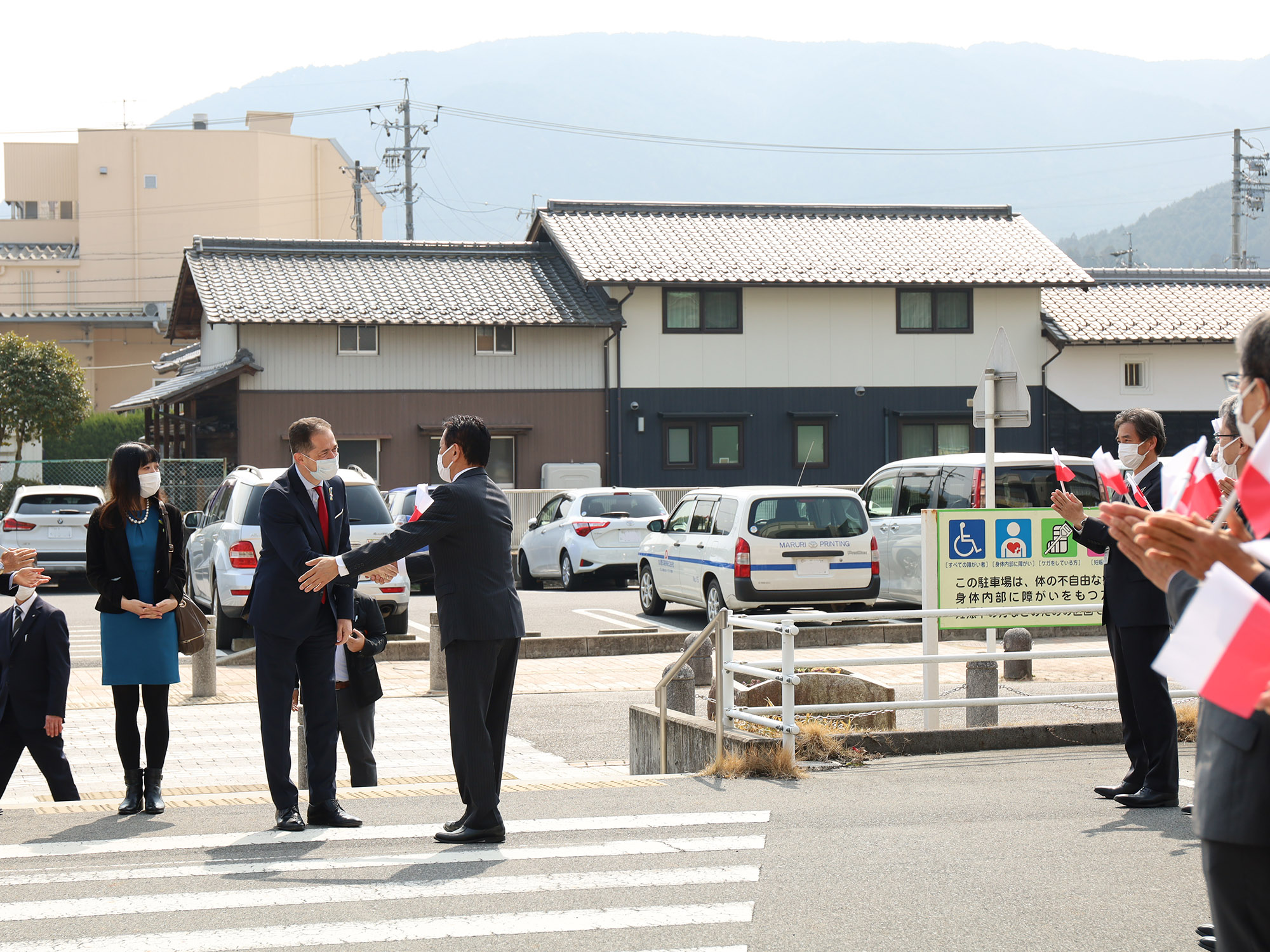 市役所で歓迎を受けるポーランド大使