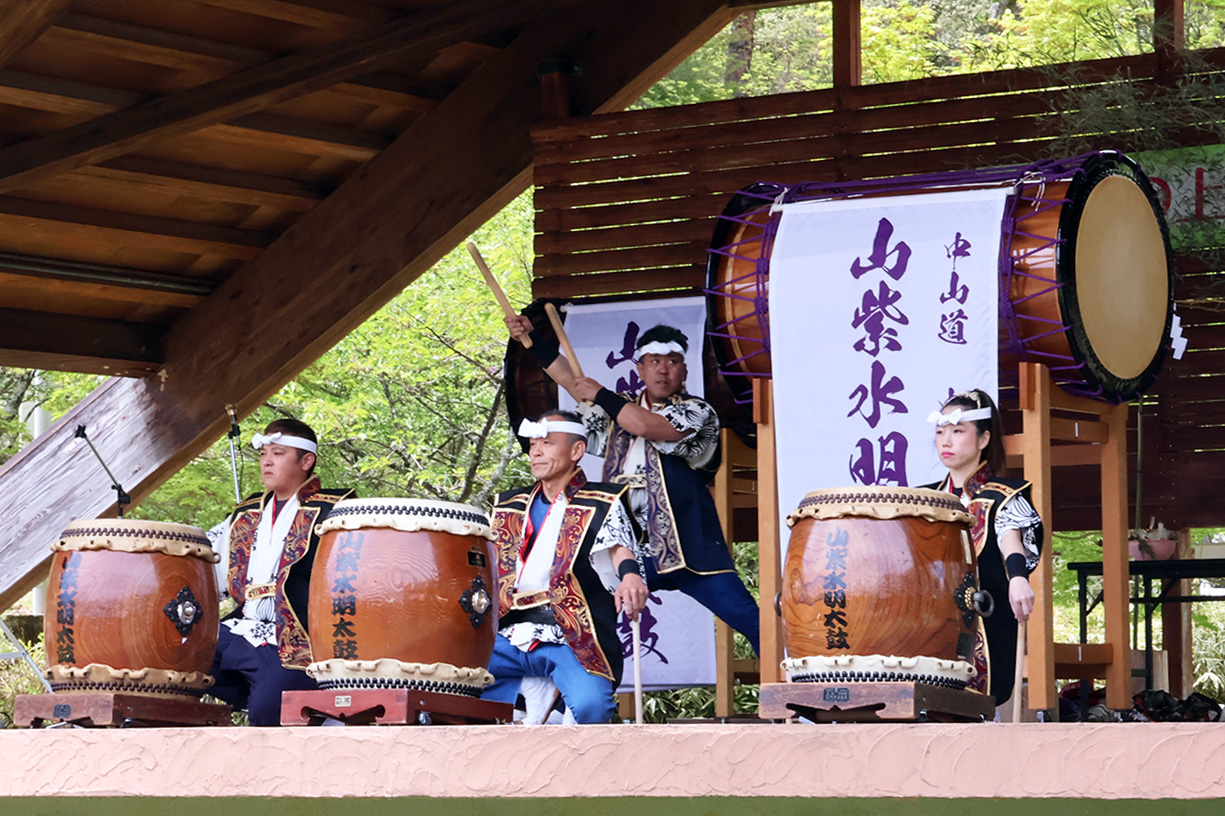 山紫水明太鼓の演奏