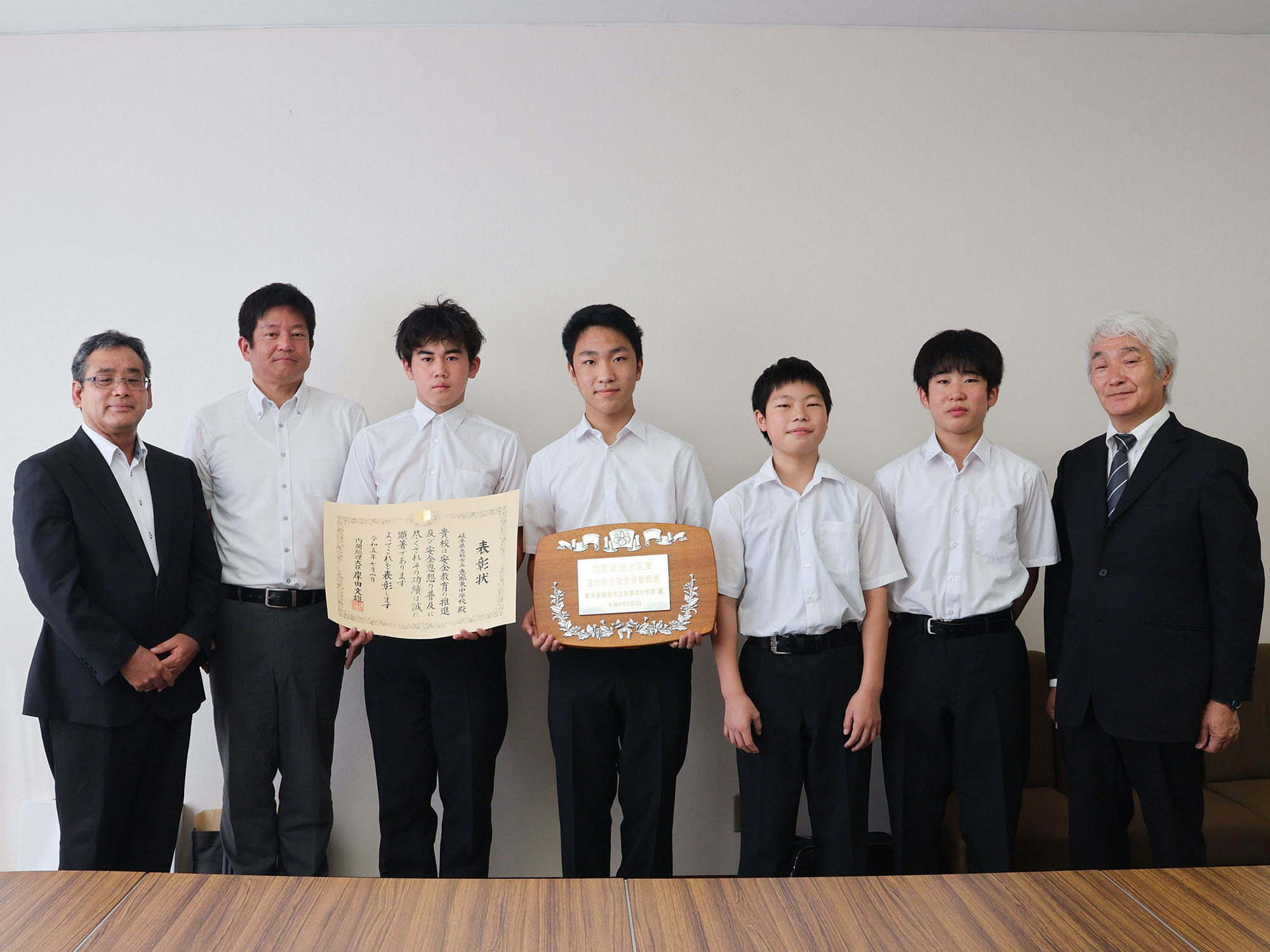 恵那東中の生徒ら1