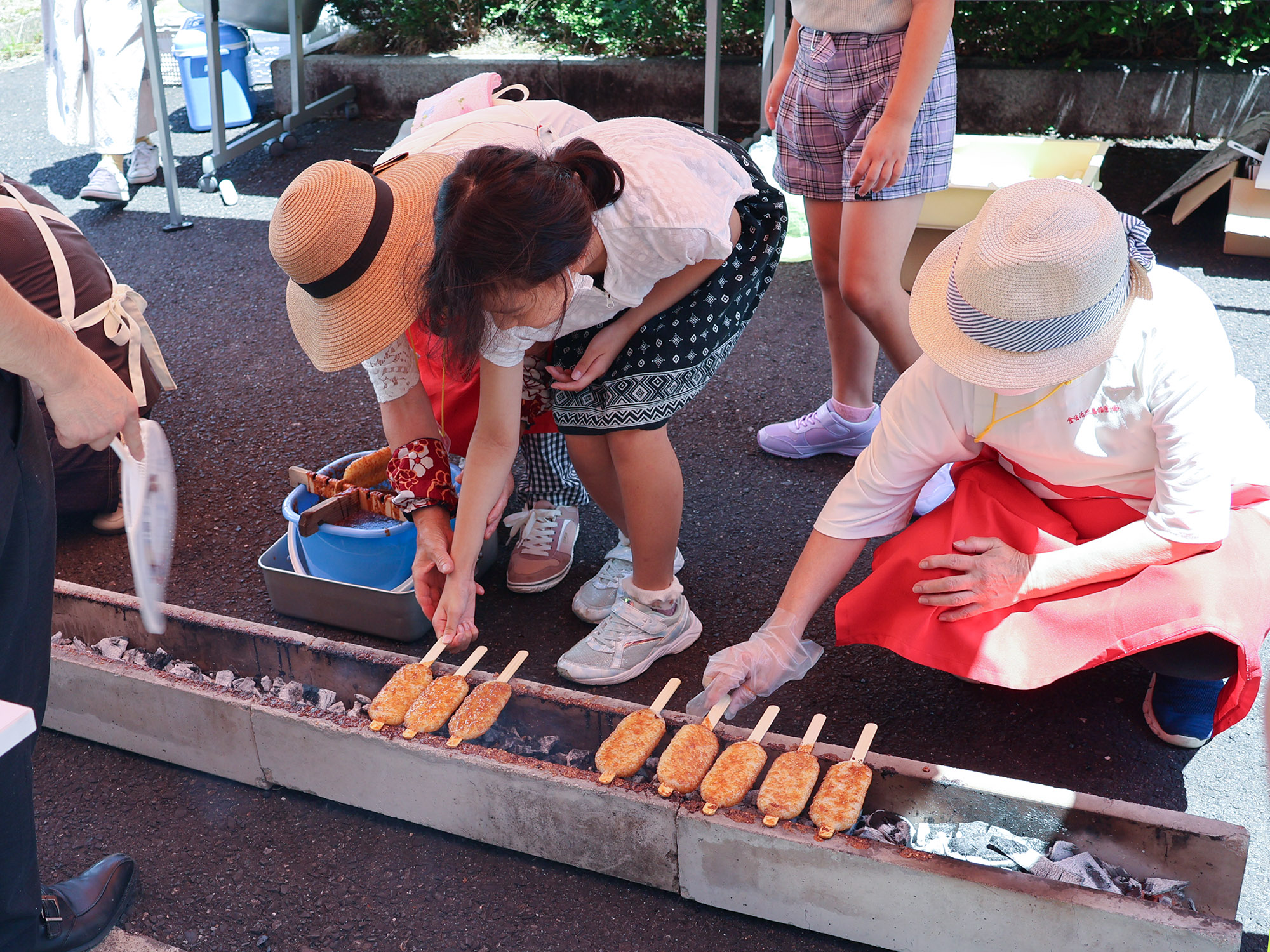 五平餅を焼く