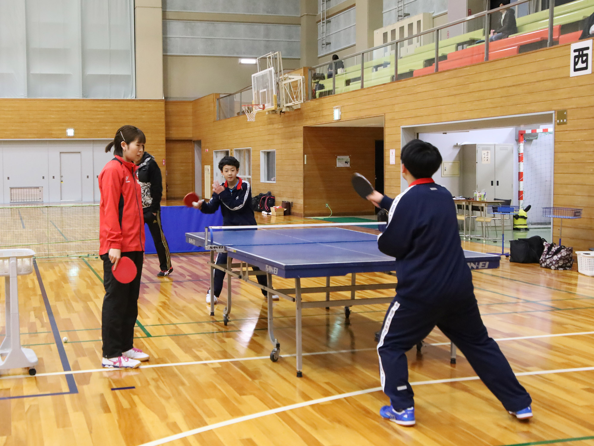 ラリーを見て指導を受ける