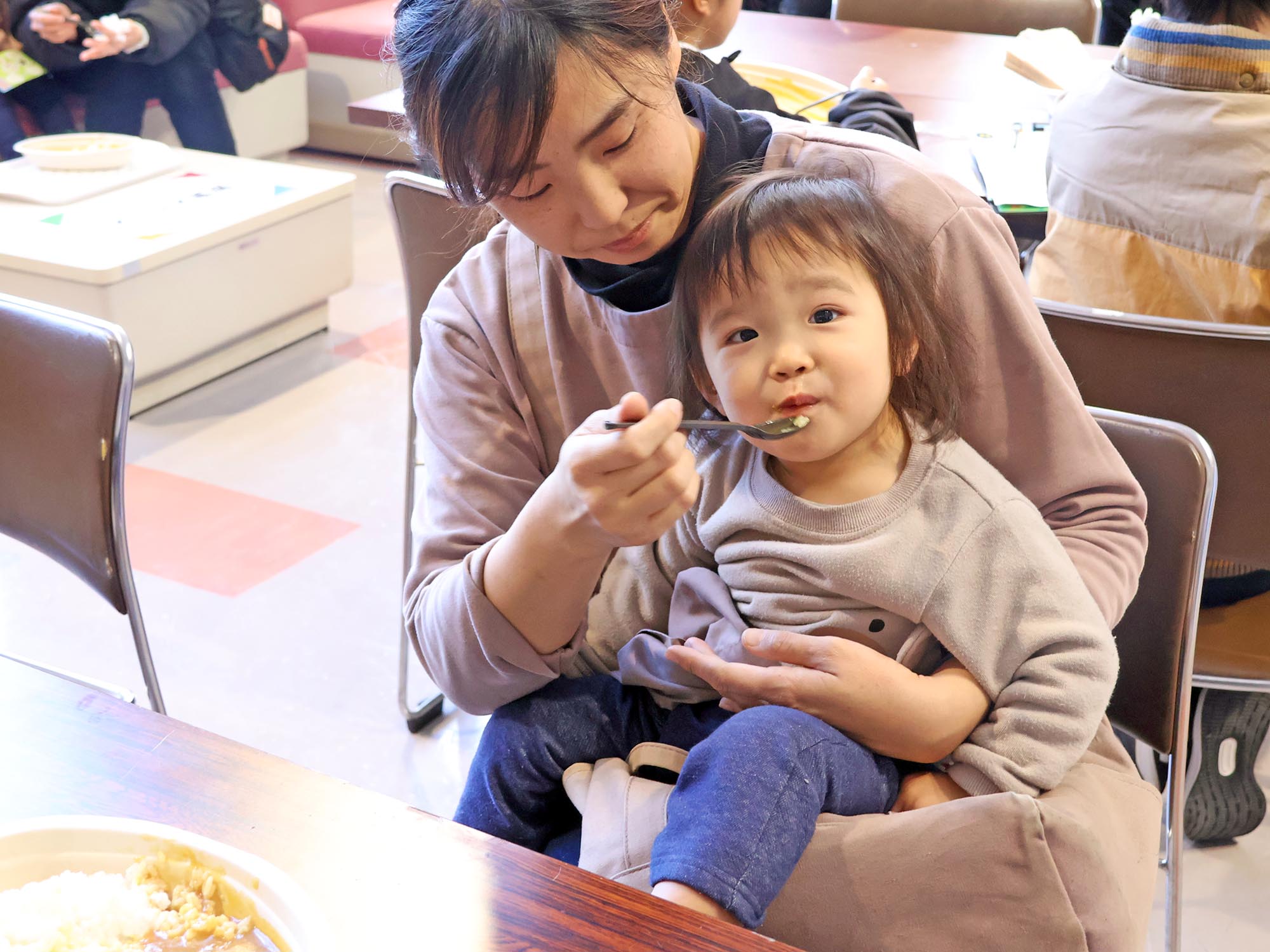 子ども食堂によるカレーの無料配布