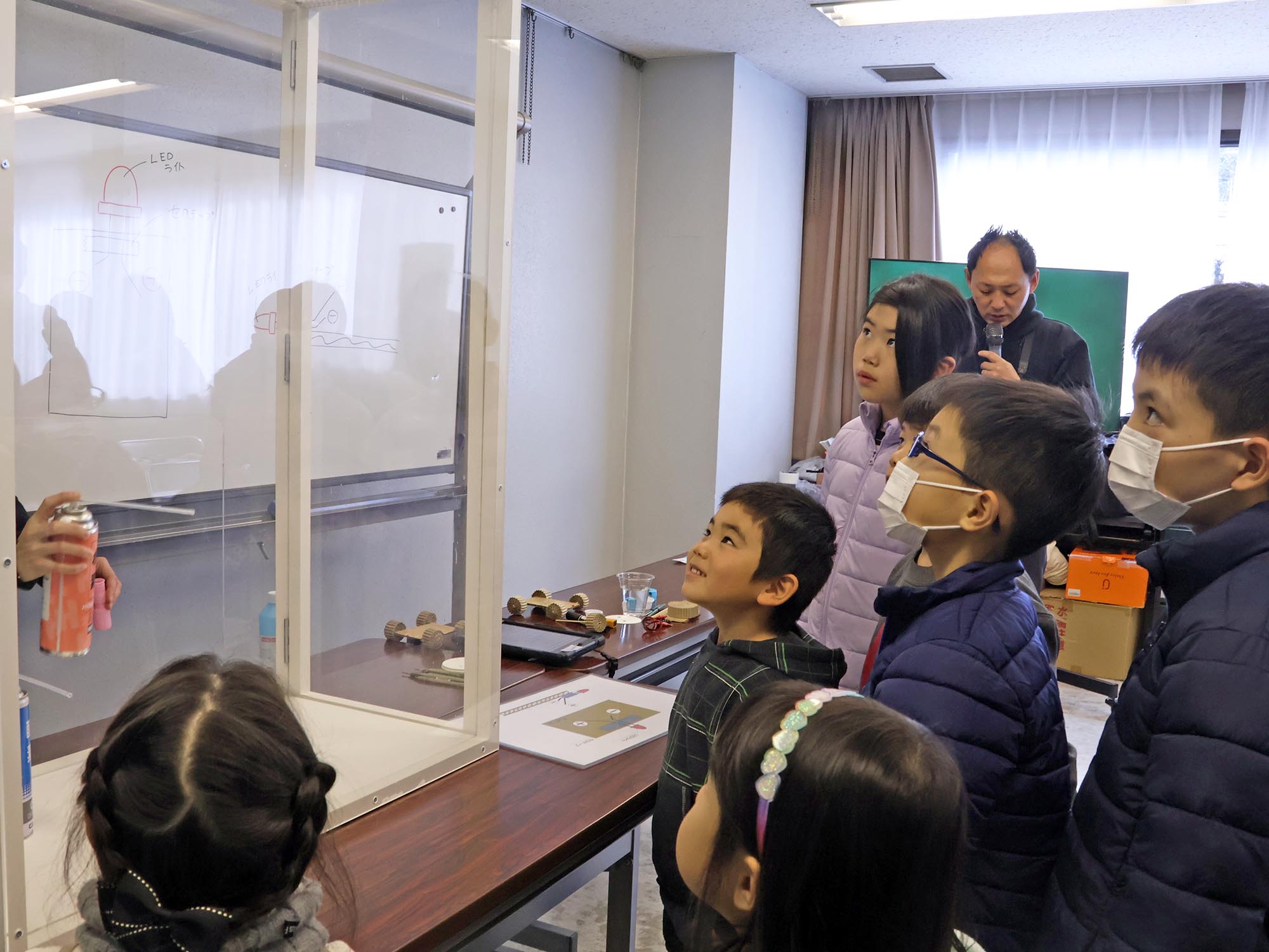 なんで水素のシャボン玉は上に飛ぶの？