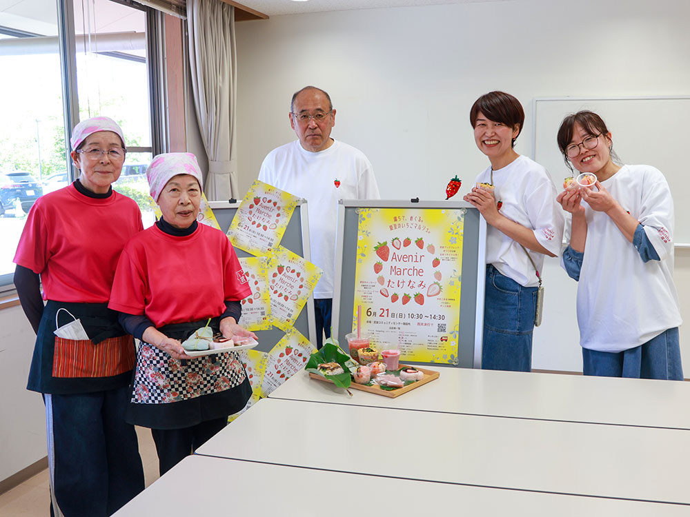 開発した商品をPRするメンバーら
