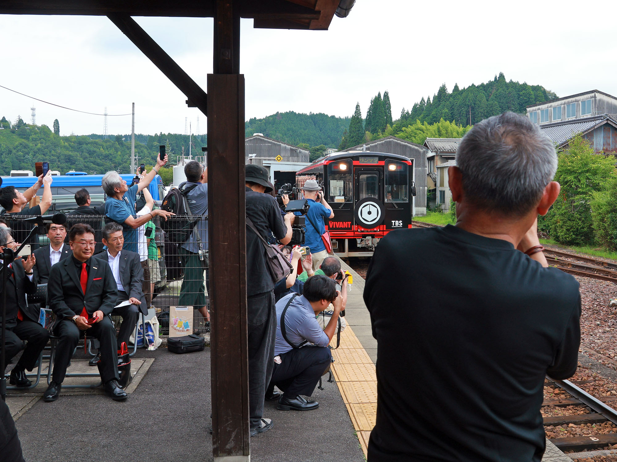 列車を披露