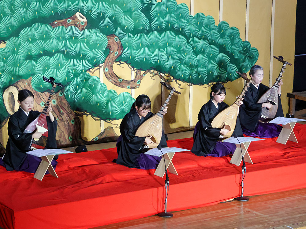 子ども琵琶倶楽部も一緒に演奏