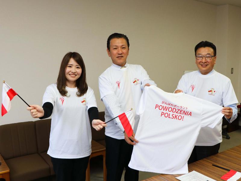 ポーランドカヌーチーム応援Tシャツを紹介する実行委員会