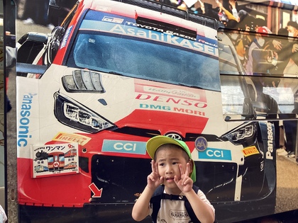 帰りの電車は、大好きな、ラリーカーのラッピング電車でした！