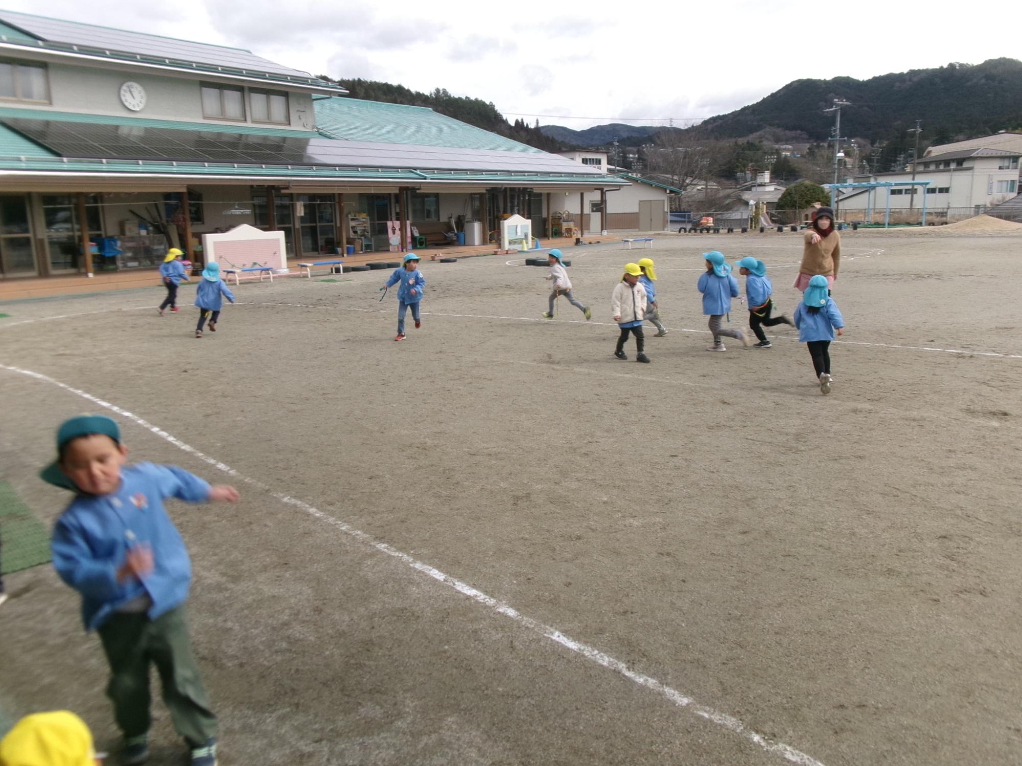しっぽを取られないようにがんばれ！