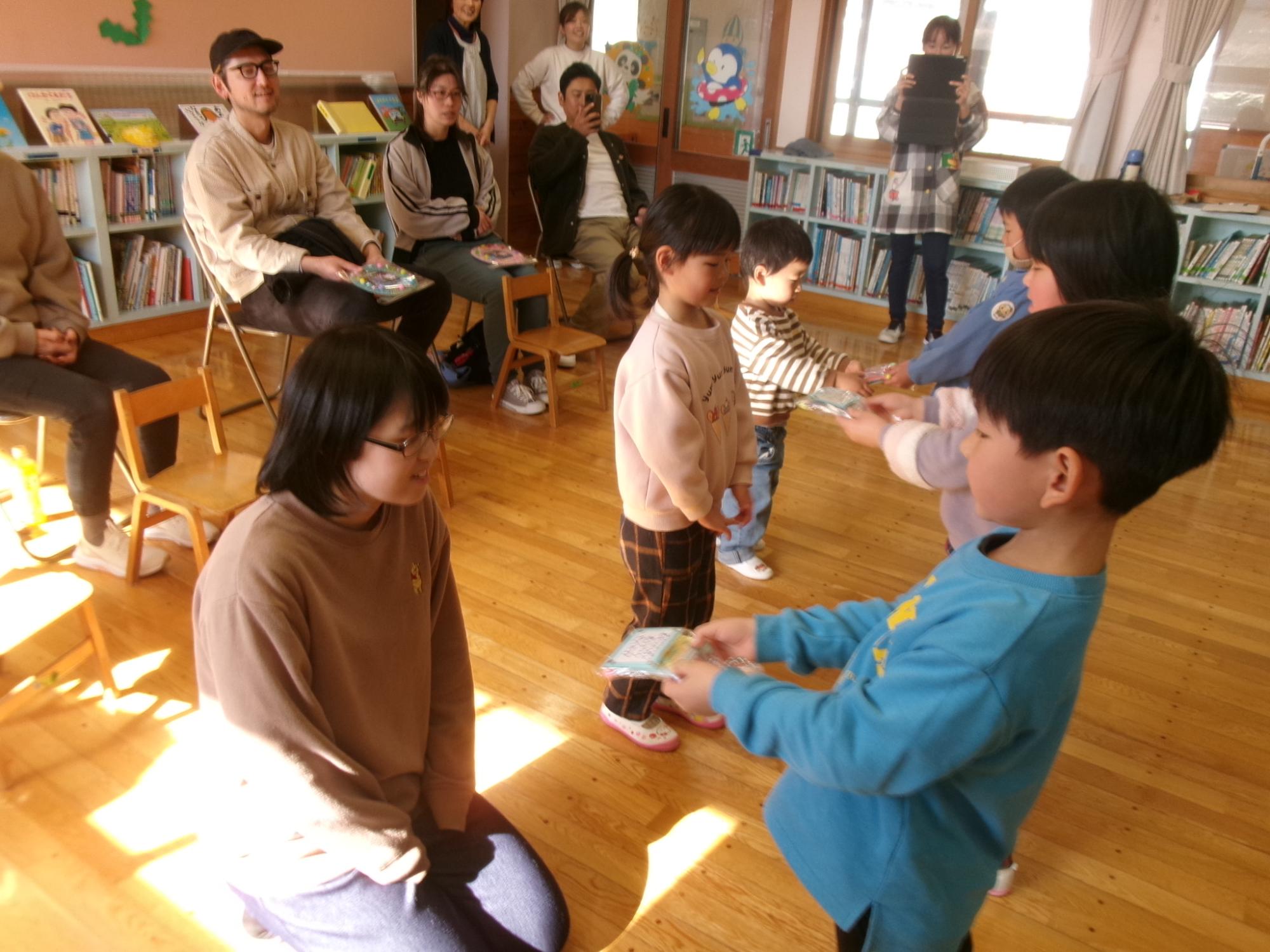 ぞう組さんからプレゼントをどうぞ！