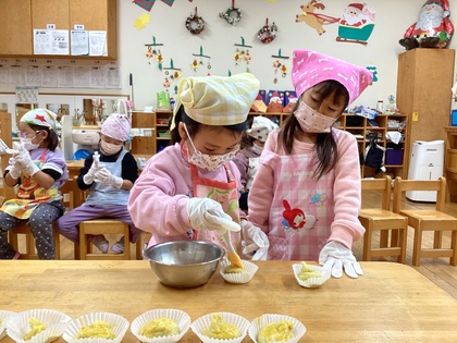 仕上げの卵黄塗り