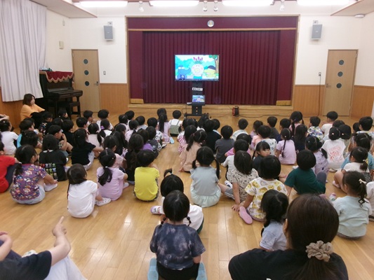 交通安全のビデオ鑑賞
