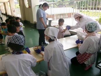 給食も特別メニュー