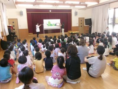 先生たちによる劇をみました