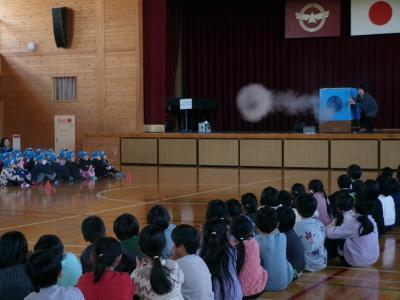 どうしてけむりがとんできたかな？