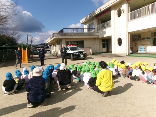 静かにお話を聞いていました