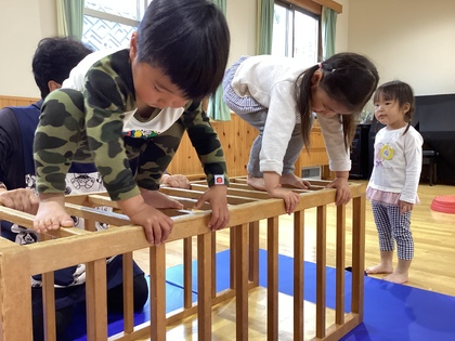 身体を動かす遊び　室内サーキット