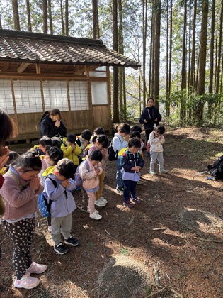 おねがいごとをしている