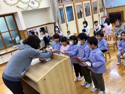 くま組記念品授与