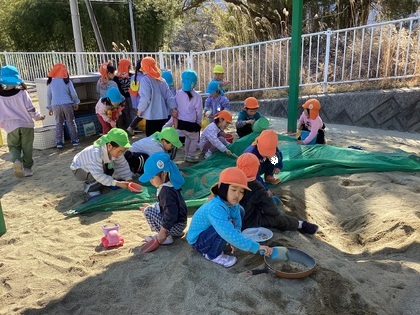 園庭であそんだよ