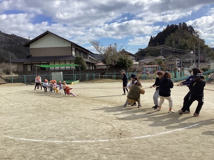 先生と綱引き