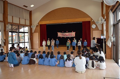 年長さんが「ドキドキドン一年生を歌いました」