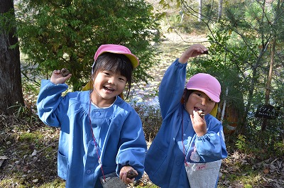 みてみて～いいものひろったよ～