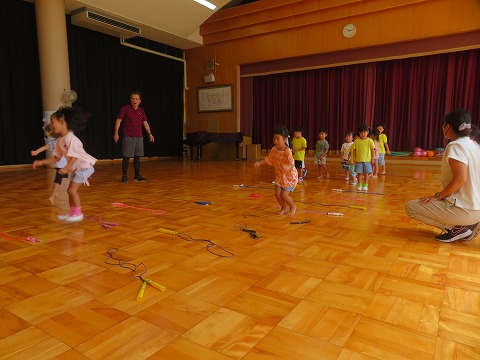 なわとびを使ってジャンプ