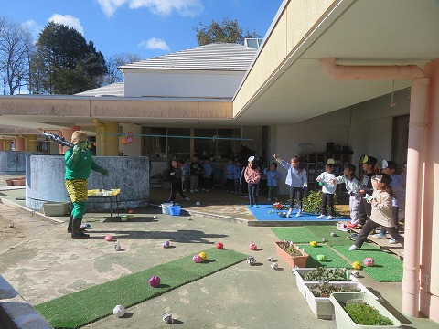 テラスから豆まき