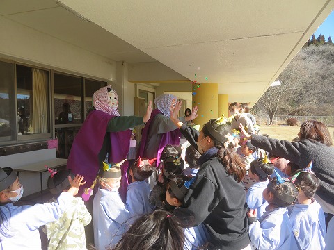 福の神とハイタッチ