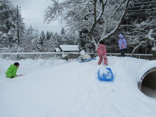 雪の赤土山