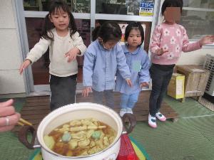 鍋で煮る様子