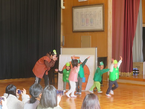 かえるが逃げる