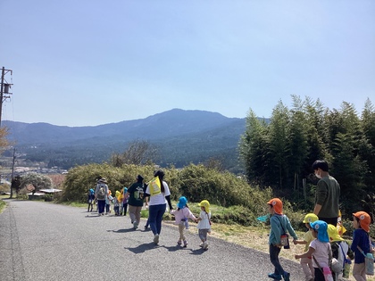 笠置山の見える道