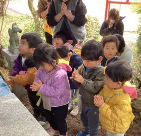 お稲荷さんでお参り