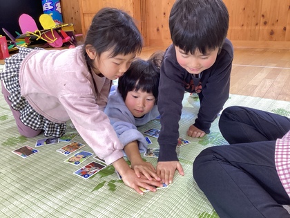 ぞう組かるたとり