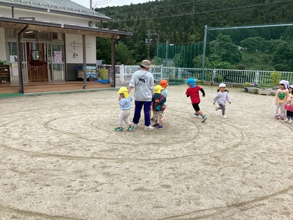 身体を動かす遊び うずまきじゃんけん