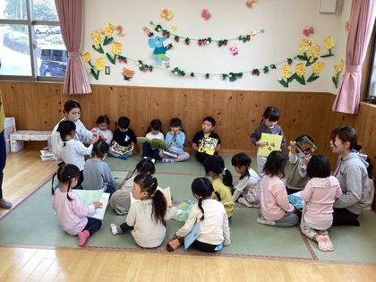絵本を読む