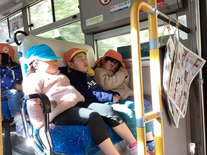バスでぐっすり