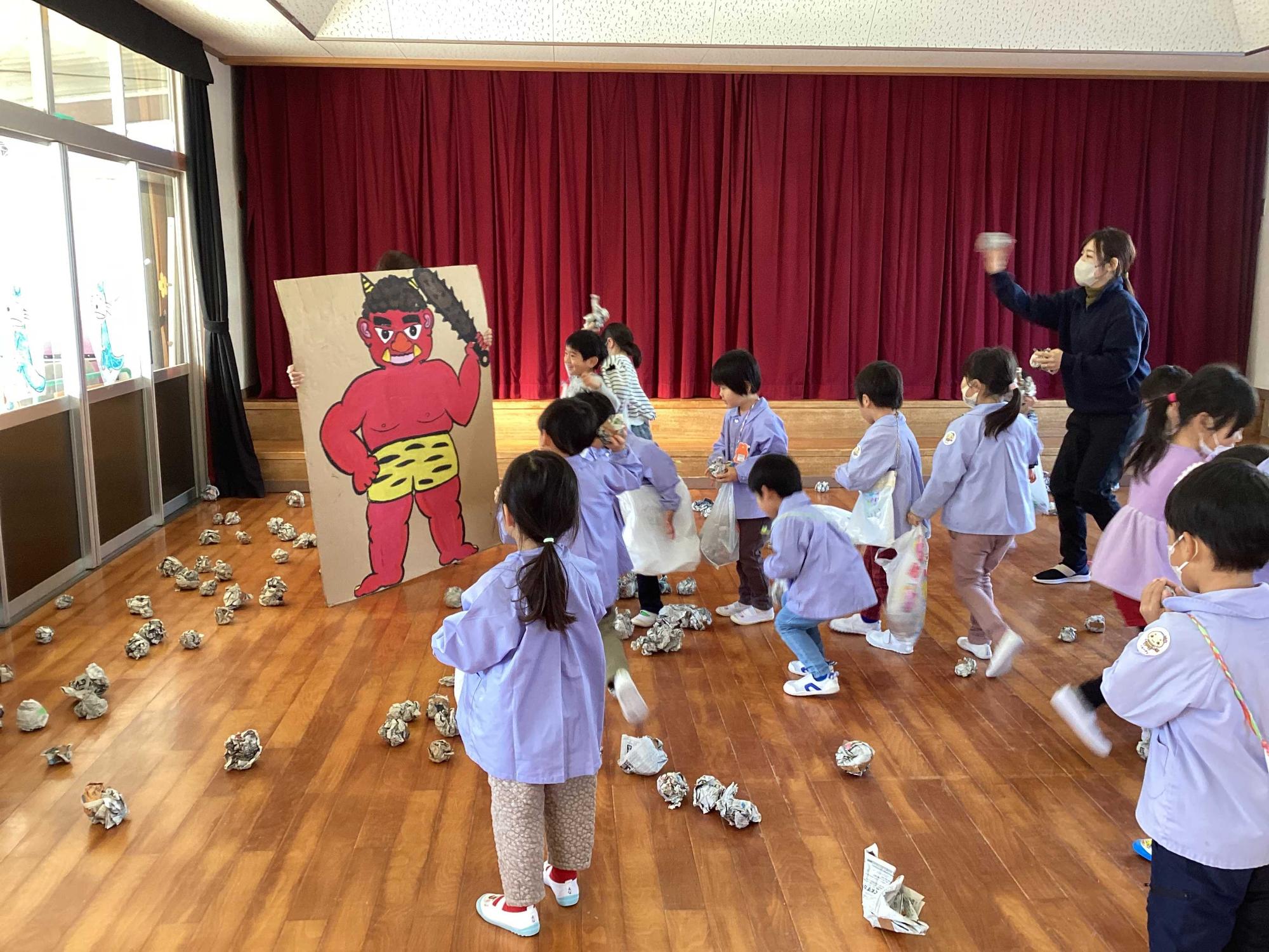 練習する子ども達