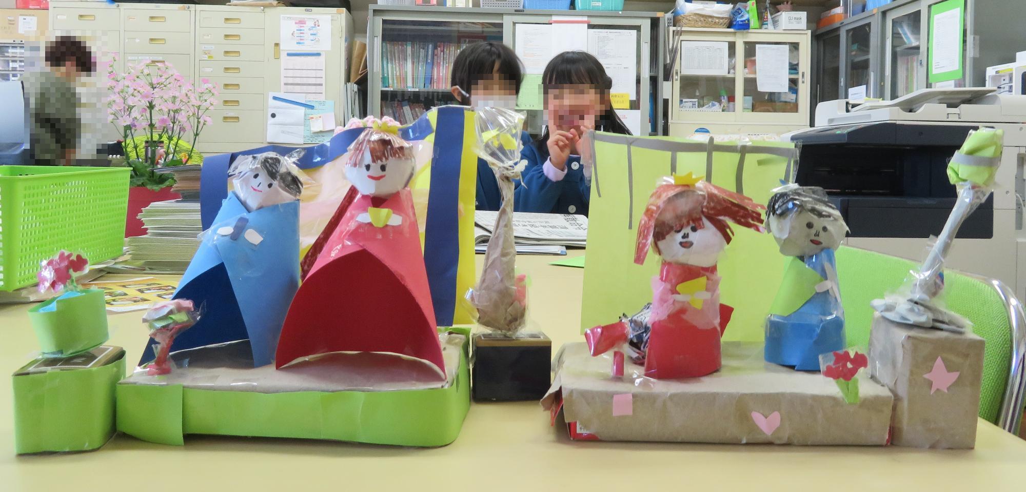 自分の作ったお雛様と記念写真