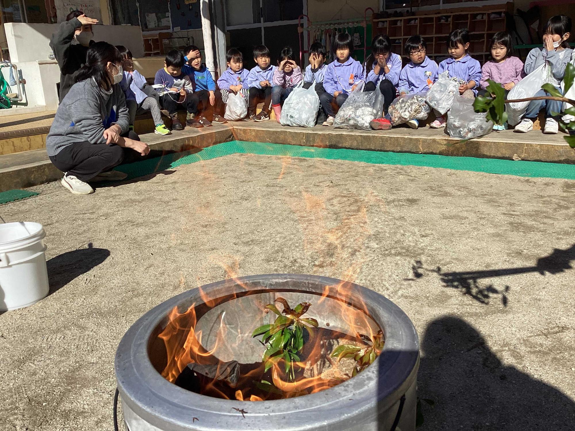 馬酔木を燃やす