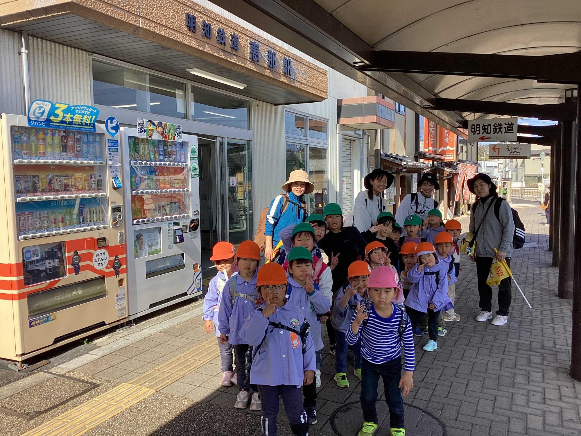 明知鉄道恵那駅に到着