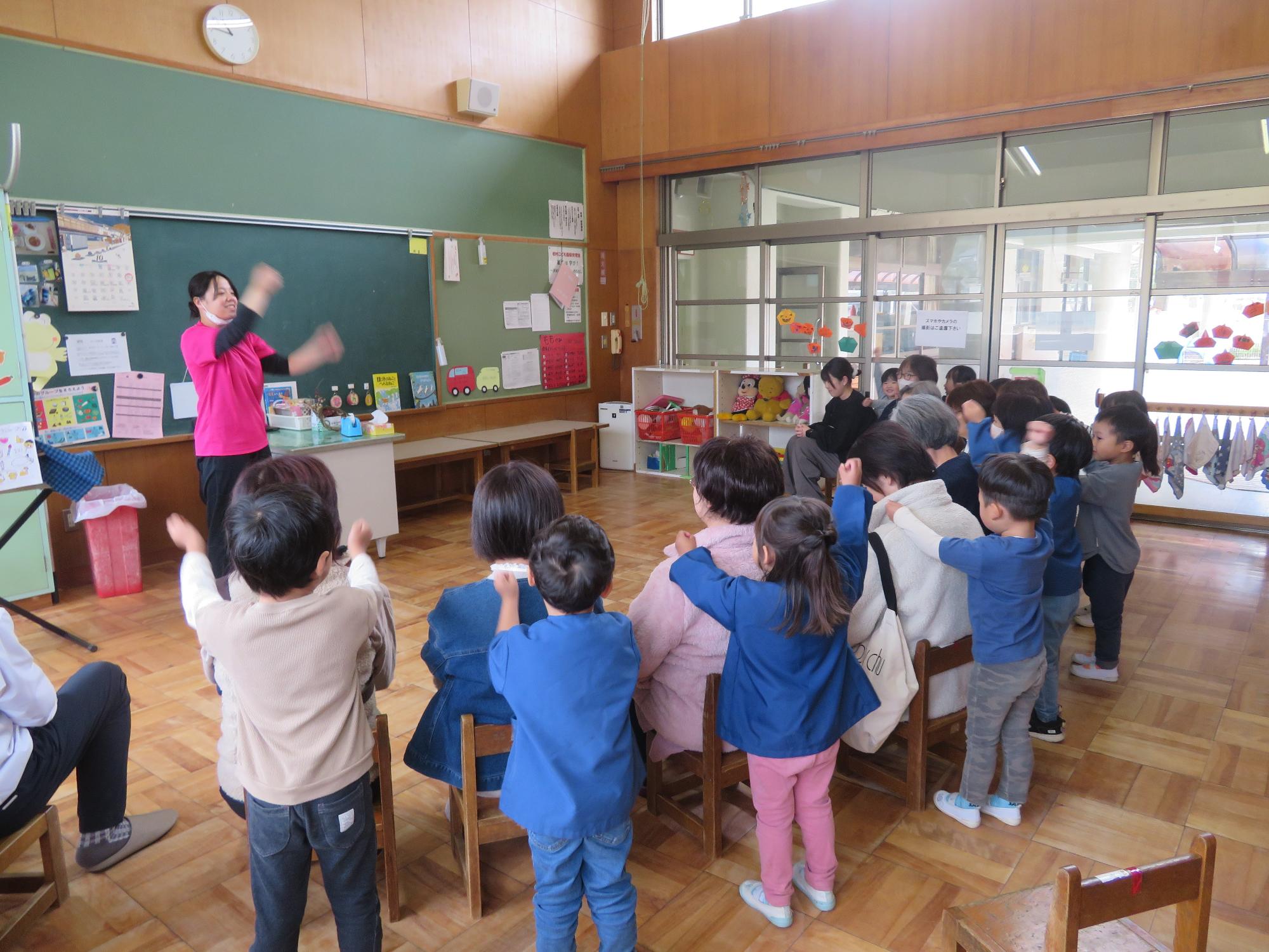部屋では、歌をうたったり、孫自慢をして楽しい時間を過ごしました